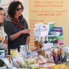 Huevos, café o chocolate son sólo algunos de los productos que se podían adquirir en la feria.-ISRAEL L. MURILLO