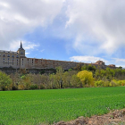 Panorámica de la villa de Lerma desde el valle del Arlanza, con el Palacio Ducal y sus características torres, el pasadizo del Duque y la colegiata de San Pedro.-I.M.