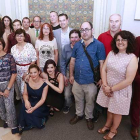 Foto de famila de los participantes en esta iniciativa posan durante el acto de entrega de diplomas celebrado en la Sala Polisón.-RAÚL OCHOA
