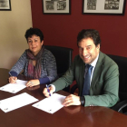 Los presidentes de ambos clubes, Carolina Goicoechea y Jesús Martínez, firmaron ayer el acuerdo.-Burgos CF