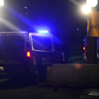 Un furgón de la Policía Nacional traslada a los tres exfutbolistas de la Arandina a la cárcel de Burgos.-ICAL