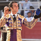 Morenito, en Arlés el pasado lunes, donde paseó una oreja en su primer festejo del año.-ECB