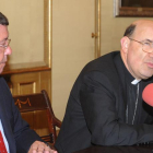 El presidente de la Diputación, César Rico, y el arzobispo de Burgos, Fidel Herráez, en la firma del convenio de las goteras.-ISRAEL L. MURILLO