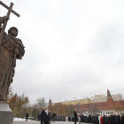 Putin, en el centro de la imagen, durante el discurso de inauguración de la gigantesta estatua de Vladímir el Grande.-AP / ALEXANDER ZEMLIANICHENKO