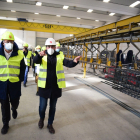 Francisco Igea visita la fábrica arandina de Wallex