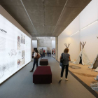 Exposición en el interior del Carex donde experimentar la prehistoria como hacer fuego, ver marcas de corte al microscopio o entrar en una cabaña.