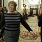 Celia Villalobos, diputada del PP y vicepresidenta del Congreso, tras la reunión de la Mesa de la Cámara, ayer.-JUAN MANUEL PRATS