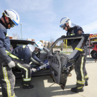 Imagen de los bomberos durante un simulacro.-ISRAEL L. MURILLO
