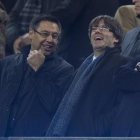 Bartomeu, presidente del Barça, y Carles Puigdemont, el president de la Generalitat, en el palco del Camp Nou en el Barça-Athletic.-JORDI COTRINA