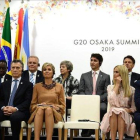 El príncipe de Arabia Saudí, Bin Salman; el presidente de Argentina, Mauricio Macri; la reina de Holanda, Máxima Zorreguita; Ivanka Trump y su padre, Donald Trump, presidente de EEUU en la jornada sobre Empoderamiento de la mujer en el marco del G-20.-BRENDAN SMIALOWSKI / AFP