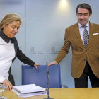La vicepresidenta y portavoz, Rosa Valdeón, informa de los acuerdos del Consejo de Gobierno junto al consejero de Fomento, Juan Carlos Quiñones.-ICAL