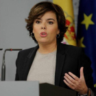 La vicepresidenta del Gobierno, Soraya Sáenz de Santamaría, en rueda de prensa.-JUAN MANUEL PRATS