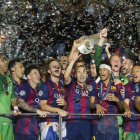 Los jugadores del Barça, con el trofeo de la Liga de Campeones, en el palco de la Estadio Olímpico de Berlín.-Foto: JORDI COTRINA