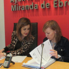 Aitana Hernando y Laura Torres durante la presentación del borrador del PSOE de los presupuestos municipales.-E.M.