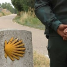 Un guardia civil en el Camino de Santiago. ECB