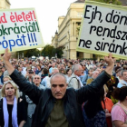 Manifestación opositora, el viernes ante el Parlamento, en Budapest.-AFP / ATTILA KISBENEDEK