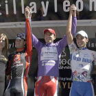 Mauricio Soler (centro) en el podio con Alejandro Valverde (izquierda) y Carlos Castaño en la edición de 2007.-