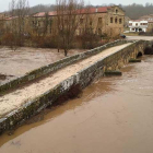 Palacios de la Sierra se mantiene alerta, ya que a las lluvias de ayer se sumó en la tarde-noche del mièrcoles la nieve, que terminó sumándose al caudal.-R. MUNGUÍA