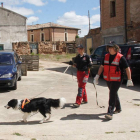 La Unidad Canina Ucas de Arrate participó en la búsqueda en Briviesca.-GERARDO GONZÁLEZ