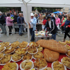 La fiesta mostró la enorme versatilidad de la patata local, ya que pudo degustarse asada, en pastel, cocida, en tortilla, con bacalao, con almejas...-FOTOS: I.L.M.