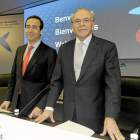 El presidente, Isidro Fainé, y Gonzalo Gortázar, consejero delegado en su comparecencia de ayer.-ECB