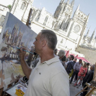 La Plaza del Rey San Fernando es uno de los emplazamientos más escogidos por los artistas por sus incomparables vistas de la Catedral.-SANTI OTERO
