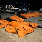 Varios cadáveres de inmigrantes recuperados de las aguas tras el hundimiento de un navío frente a la localidad libia de Zuwara.-Foto:   REUTERS / HANI AMARA