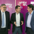 El candidato del PSOE a la Presidencia de la Junta, Luis Tudanca, se reúne con el presidente de la Federación de Transportistas de Mercancías (Fetracal), Juan Luis Feltrero (D), y con el secretario, Miguel Olmos-Ical