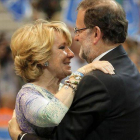 Mariano Rajoy y Esperanza Aguirre en el mitin de cierre de campaña electoral en Madrid.-Foto: JOSÉ LUIS ROCA