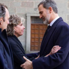 Los reyes Felipe y Letizia, en el funeral por la infanta Pilar junto a la familia y representantes de las instituciones.-EFE