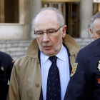 El expresidente de Bankia Rodrigo Rato, a su salida hoy de los juzgados de la madrileña Plaza de Castilla-Paco Campos