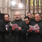 Los monjes benedictinos de Silos cantan en la Catedral. ICAL