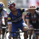 El belga Gianni Meersman se impone al esprint en Lugo.-EFE / JAVIER LIZÓN