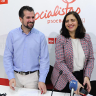 Luis Tudanca y Esther Peña comparecieron ayer en la sede del PSOE burgalés.-ISRAEL L. MURILLO