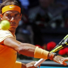 Nadal conecta una derecha en su partido ante Kuznetsov.-EFE / J..J. GUILLÉN
