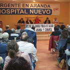 Reunión de vecinos de Aranda de Duero, ayer, para analizar la grave situación a la que se enfrenta la ciudad.-L.V.