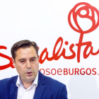 De la Rosa compareció ayer para valorar las opciones de pactos para el Ayuntamiento de Burgos.-ISRAEL L. MURILLO