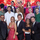 El jurado y presentador de Tu cara me suena, con los concursantes de la sexta edición del concurso de Antena 3.-RICARD CUGAT