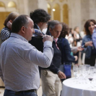 Como sucediera en la anterior cata, el salón del hotel NH Collection Palacio de Burgos completó el aforo para seguir la cata de EL CORREO DE BURGOS.-RAÚL OCHOA