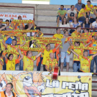 Vestidos de color amarillo, la peña hace de cada partido una fiesta.-ECB