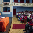 El dramaturgo leonés emocionó al público que se congregó en el Salón Rojo del Teatro Principal para celebrar el Día Internacional del Teatro.-SANTI OTERO