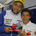 El día (5 de junio del 2008) en que Marc Márquez conoció a Valentino Rossi en Montmeló.-EMILIO PÉREZ DE ROZAS
