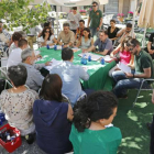 La reunión entre los concejales de las tres formaciones tuvo lugar en una terraza de un bar del centro.-RAÚL G. OCHOA