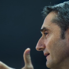 Valverde, en una rueda de prensa en la ciudad deportiva del Barça.-JORDI COTRINA