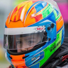 El jovencísimo piloto con su casco en una fotograría difundida en redes sociales por uno de los equipos del circuito.-ECB