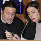 Israel Hernando y Margarita Arroyo, concejales de Podemos, durante el último pleno municipal.-ISRAEL L. MURILLO