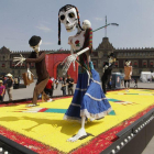 La celebración del Día de Muertos en México.-MARIO GUZMÁN/ Festejos combinados A pesar de estar tan “pegadas” una celebración de la otra, los símbolos de la Noche de Brujas se reservan para el 31 de octubre, mientras que las calaveras, el incienso y las flores de cempasúchil están presentes en laEFE