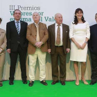 Los premiados y los responsables de Cajaviva y Fundación Caja Rural Burgos posan antes de la entrega de galardones.-RAÚL G. OCHOA