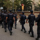 Policías nacionales, el pasado septiembre.-JULIO CARBÓ