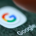 El logotipo de Google, en la pantalla de un teléfono móvil.-REUTERS / DADO RUVIC